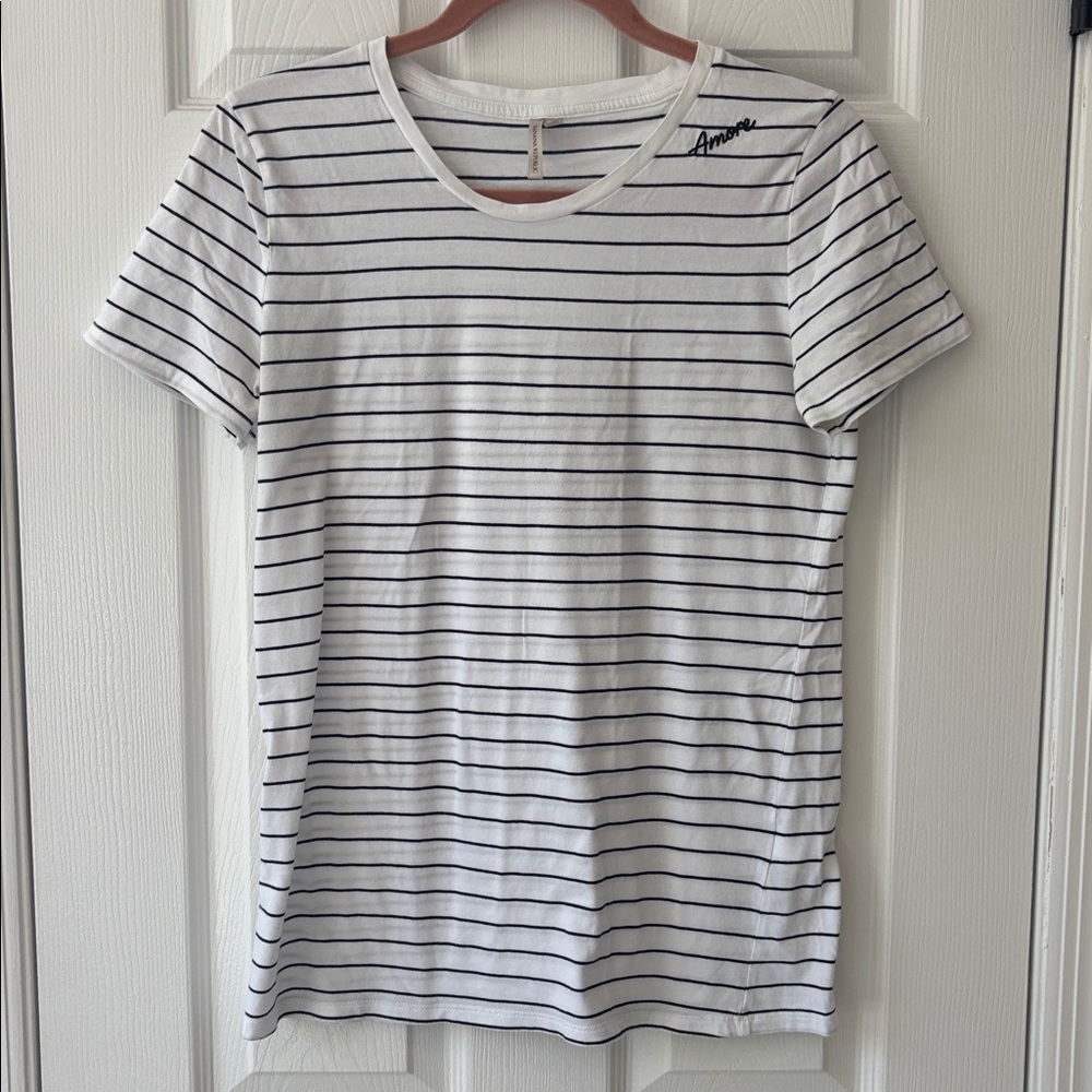 Banana Republic 💯 cotton Black & White Stripe Amore embroidery Tee size M